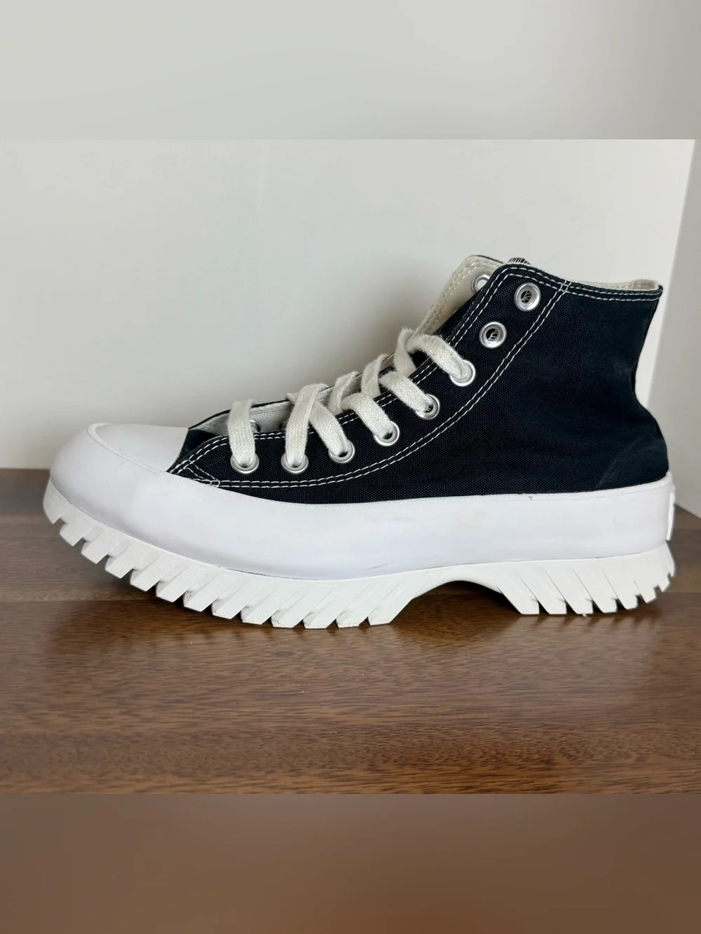Converse Chuck Taylor All Star Lugged 2.0 Platform High Tops Black Women’s 9